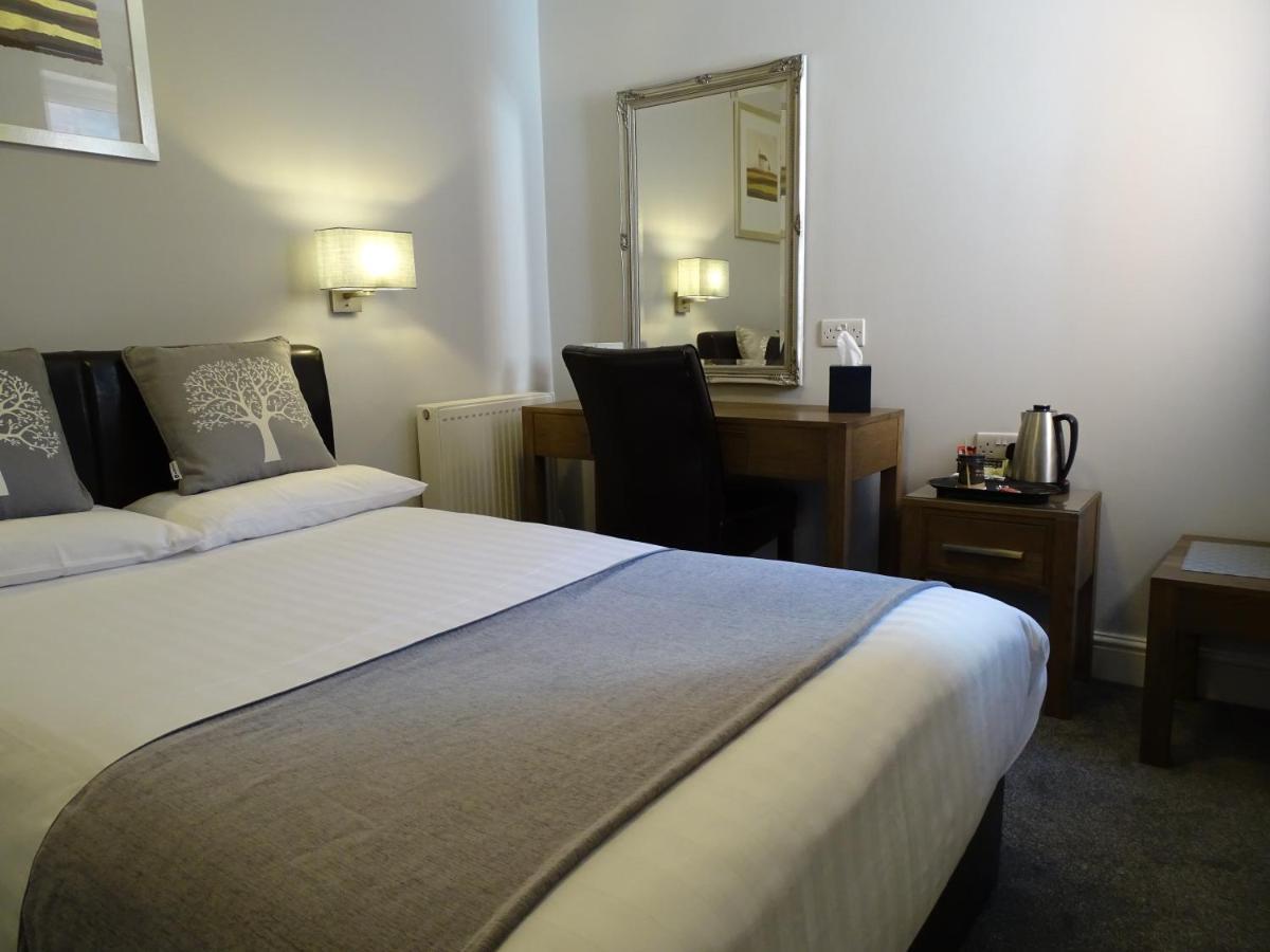 The Beeches Hotel & Leisure Club เวสต์บริดจ์ฟอร์ด ภายนอก รูปภาพ