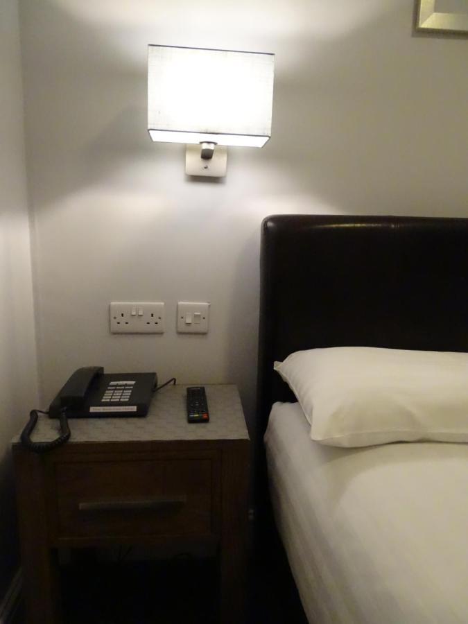 The Beeches Hotel & Leisure Club เวสต์บริดจ์ฟอร์ด ภายนอก รูปภาพ