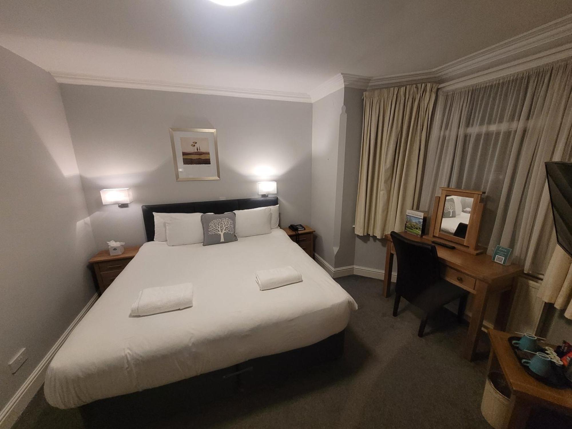 The Beeches Hotel & Leisure Club เวสต์บริดจ์ฟอร์ด ภายนอก รูปภาพ